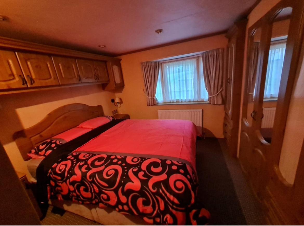 Spacious Luxury Escape With Sea Views And Pet Friendly At Clarach Bay Aberystwyth Exterior photo