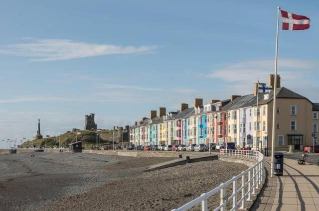 Spacious Luxury Escape With Sea Views And Pet Friendly At Clarach Bay Aberystwyth Exterior photo