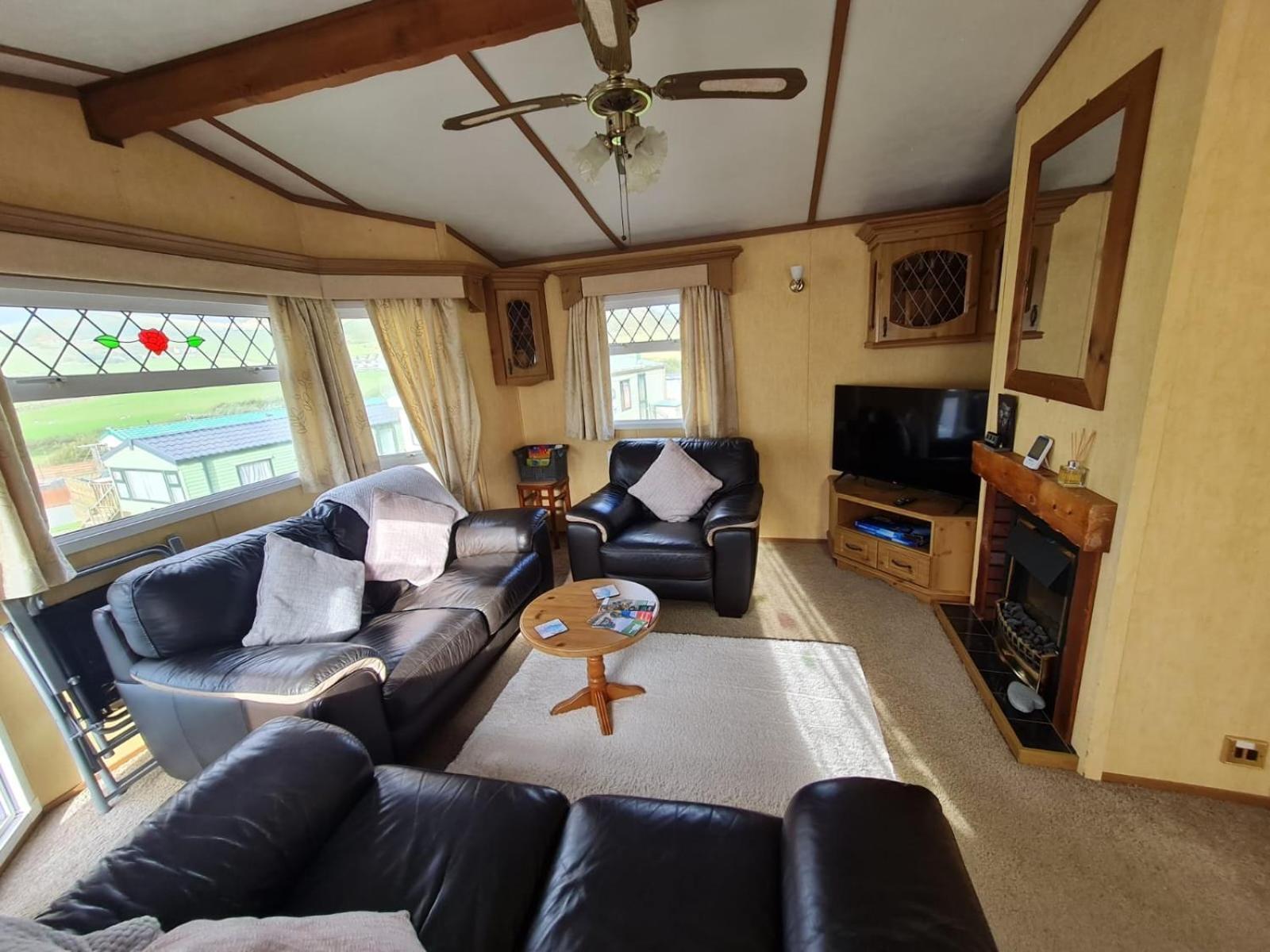 Spacious Luxury Escape With Sea Views And Pet Friendly At Clarach Bay Aberystwyth Exterior photo